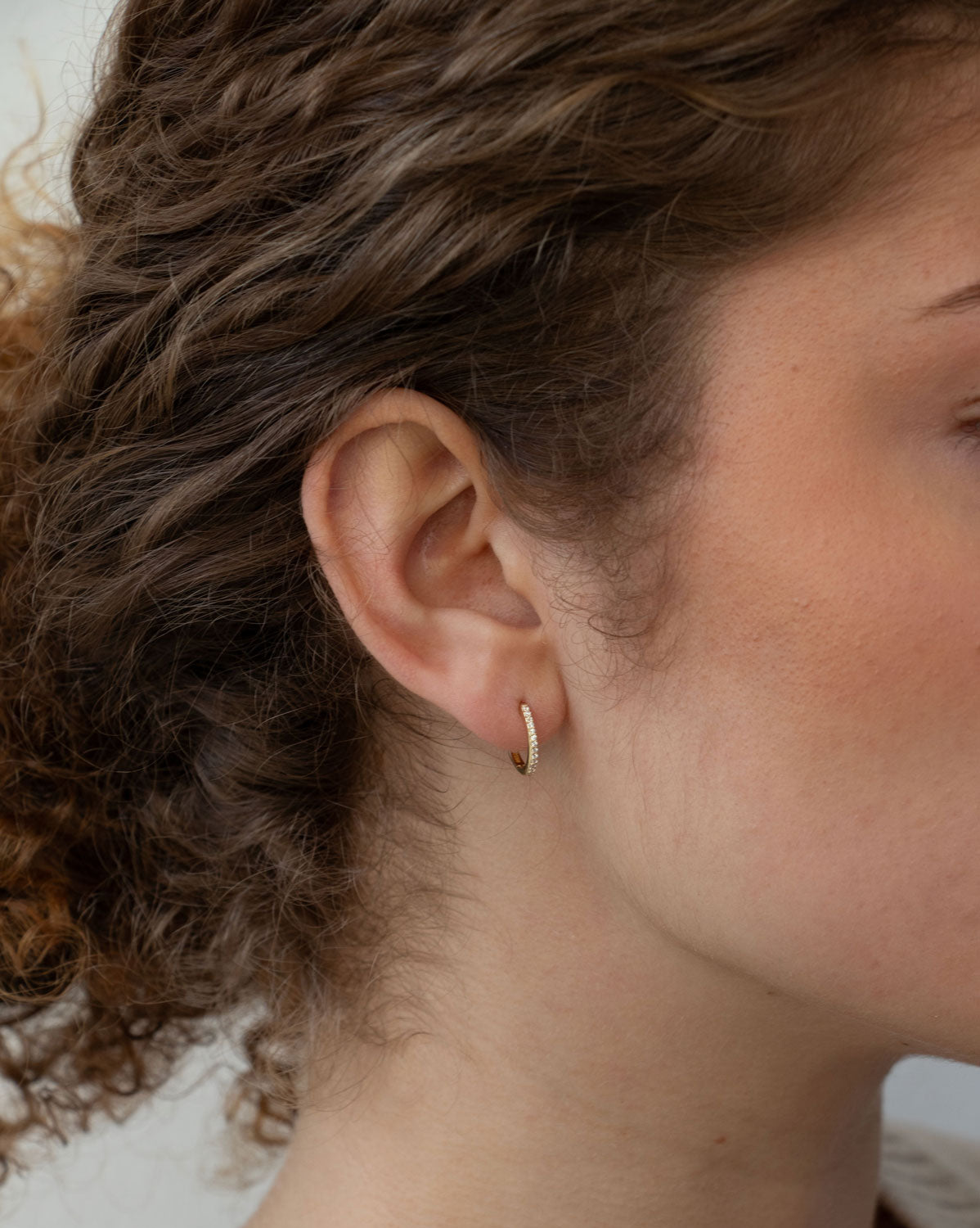 (Single) Crystal Huggie